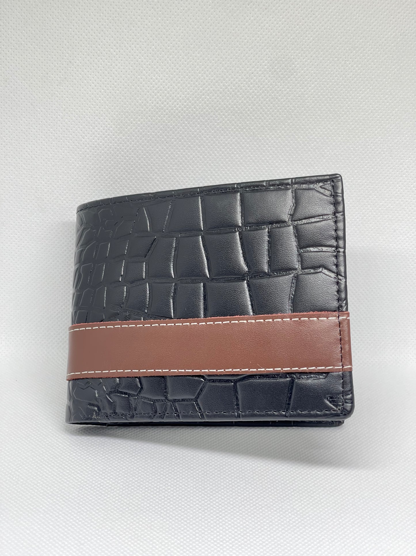 Chic Crocodile Texture Wallet with Sleek Plain Strap