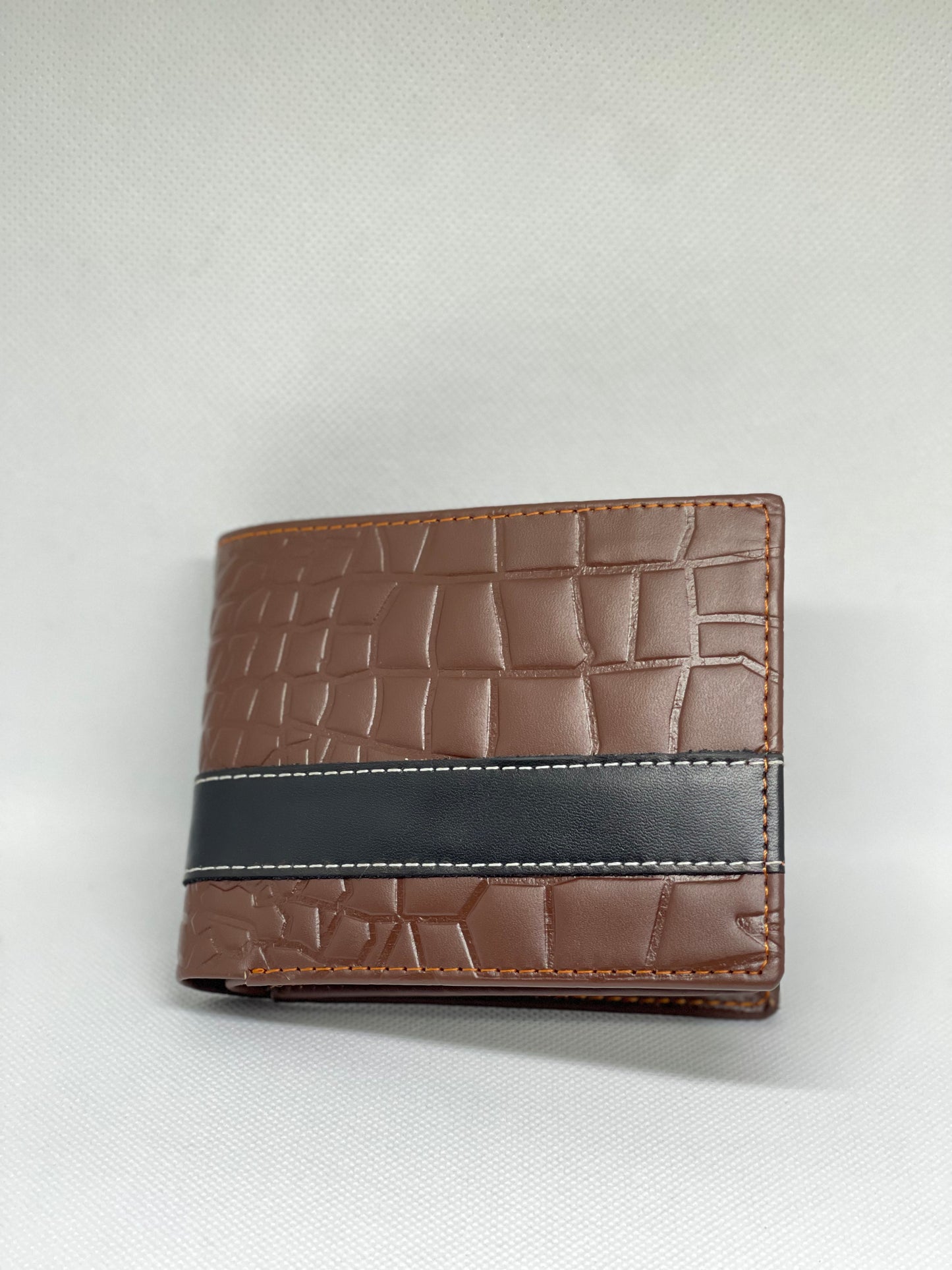 Chic Crocodile Texture Wallet with Sleek Plain Strap