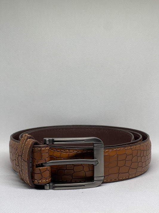 Stylish Crocodile Finish Belt with complimentary card holder and branded buckle